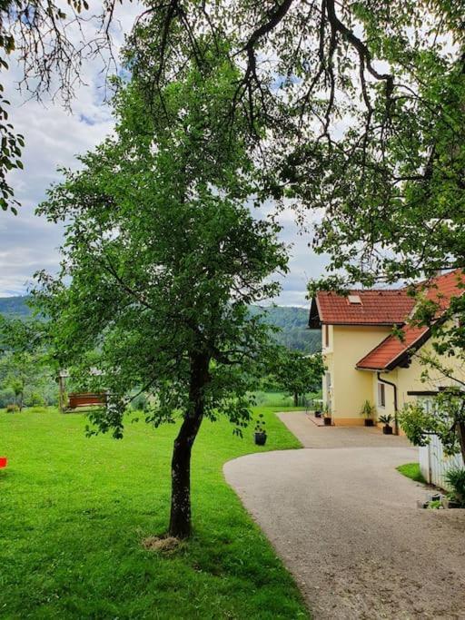 Charmantes Ferienhaus In Bester Lage Keutschach am See Kültér fotó